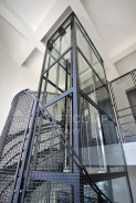 výtah v ocelové konstrukci