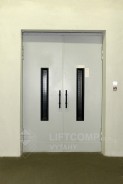 Ruční dveře nákladního výtahu
